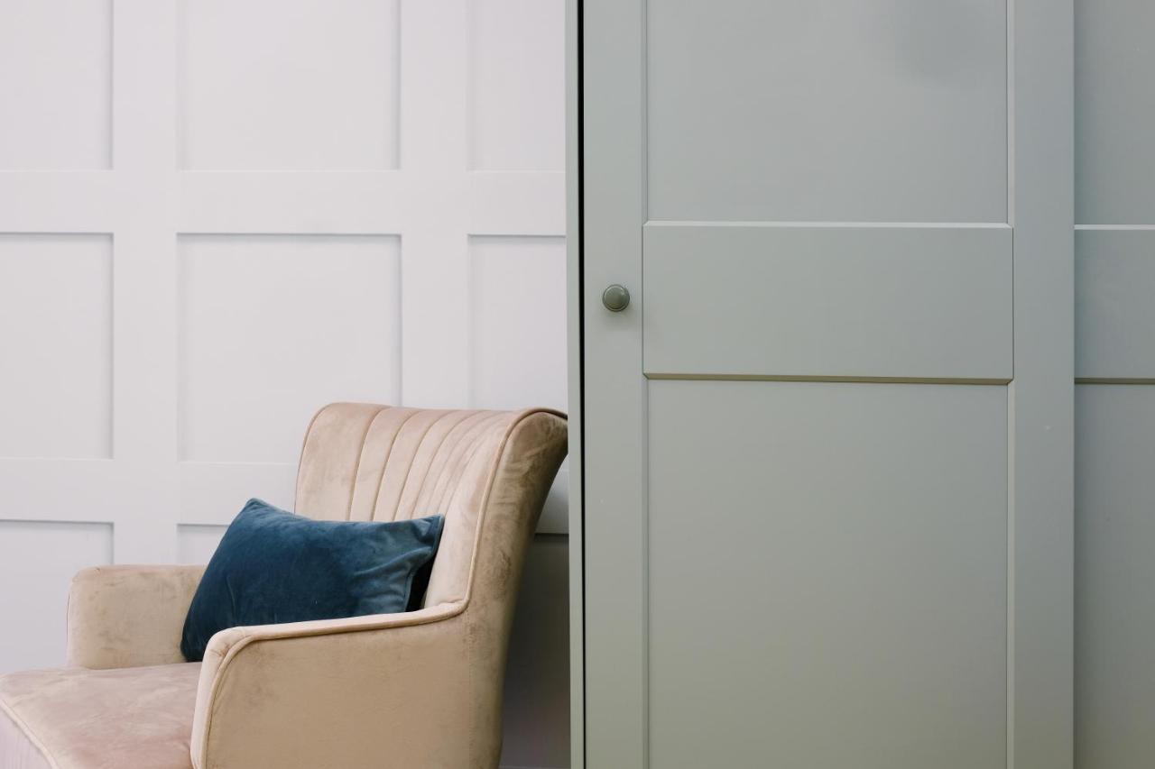One Bedroom In Gloucester Road North