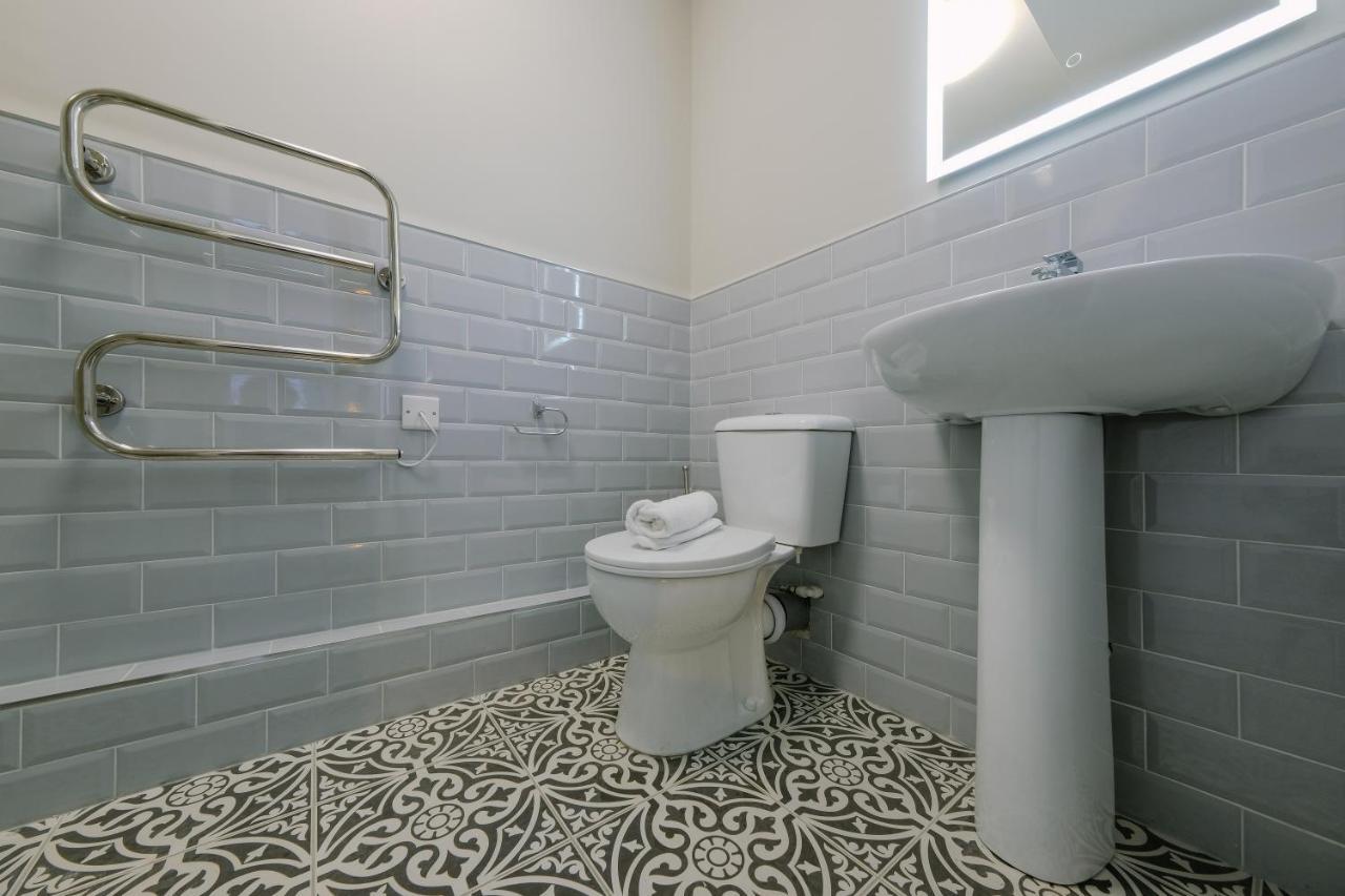One Bedroom In Gloucester Road North *