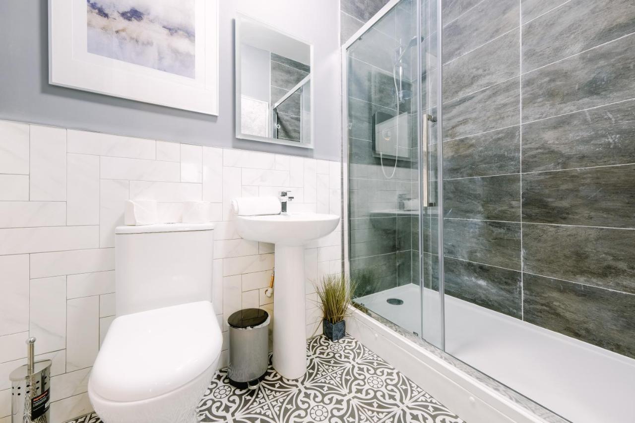 One Bedroom In Gloucester Road North *